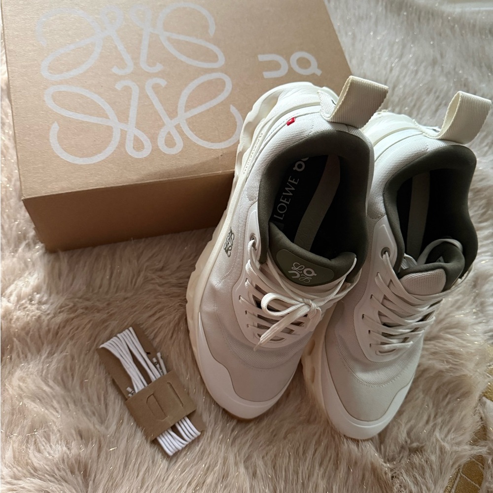 ON CLOUD X LOEWE Cloudtilt 2.0, Olive green/white Mens 8/W9.5, Used condition.